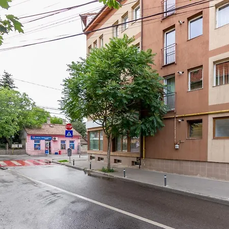 Spacious Near City Center
