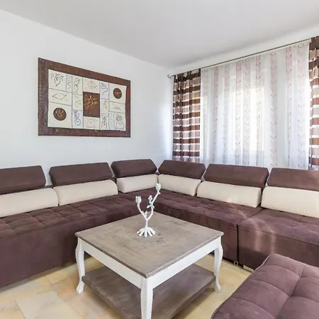 Spacious Near City Center * Cluj-Napoca