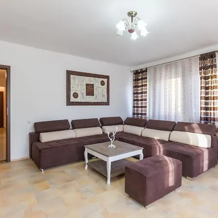 Apartment Spacious Near City Center *