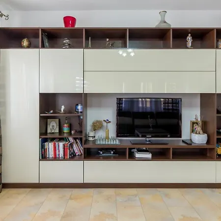 Apartment Spacious Near City Center